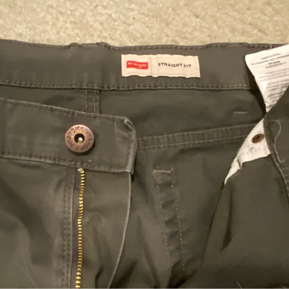 Wrangler Mens Pants 2 Pair Size 40” Waist x 30” L Grey. - Picture 3 of 3